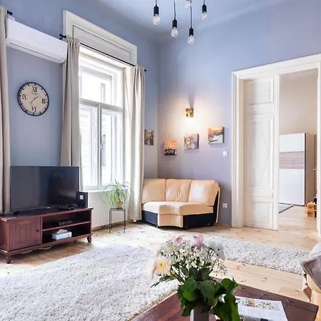 Trendy Grand Boulevard Designer