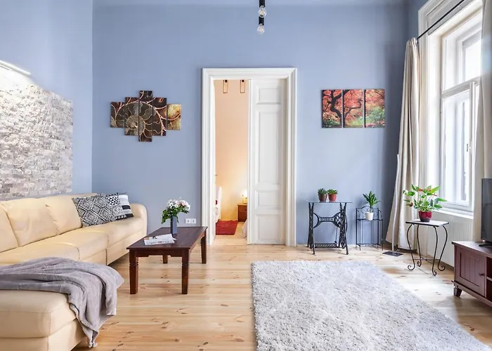 Trendy Grand Boulevard Designer