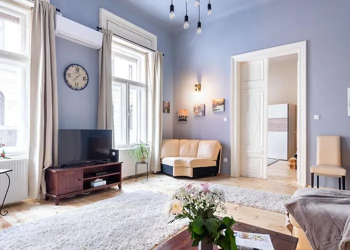 Trendy Grand Boulevard Designer