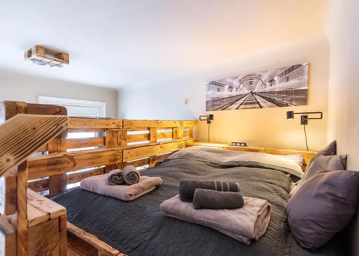 Trendy Grand Boulevard Designer *