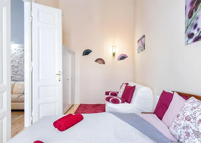 Trendy Grand Boulevard Designer