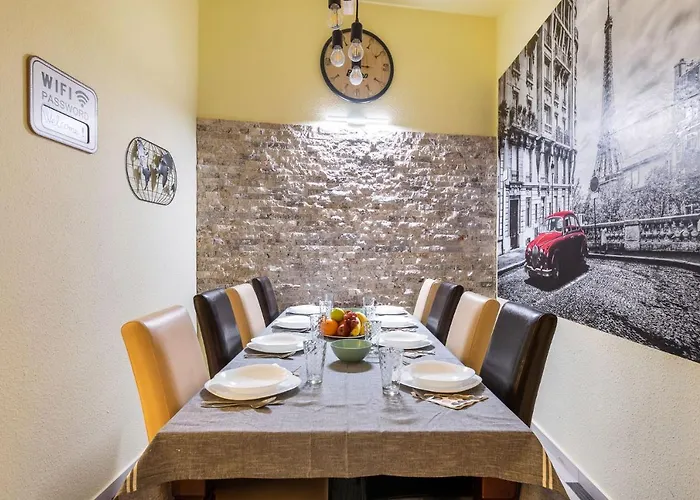 Trendy Grand Boulevard Designer Apartament